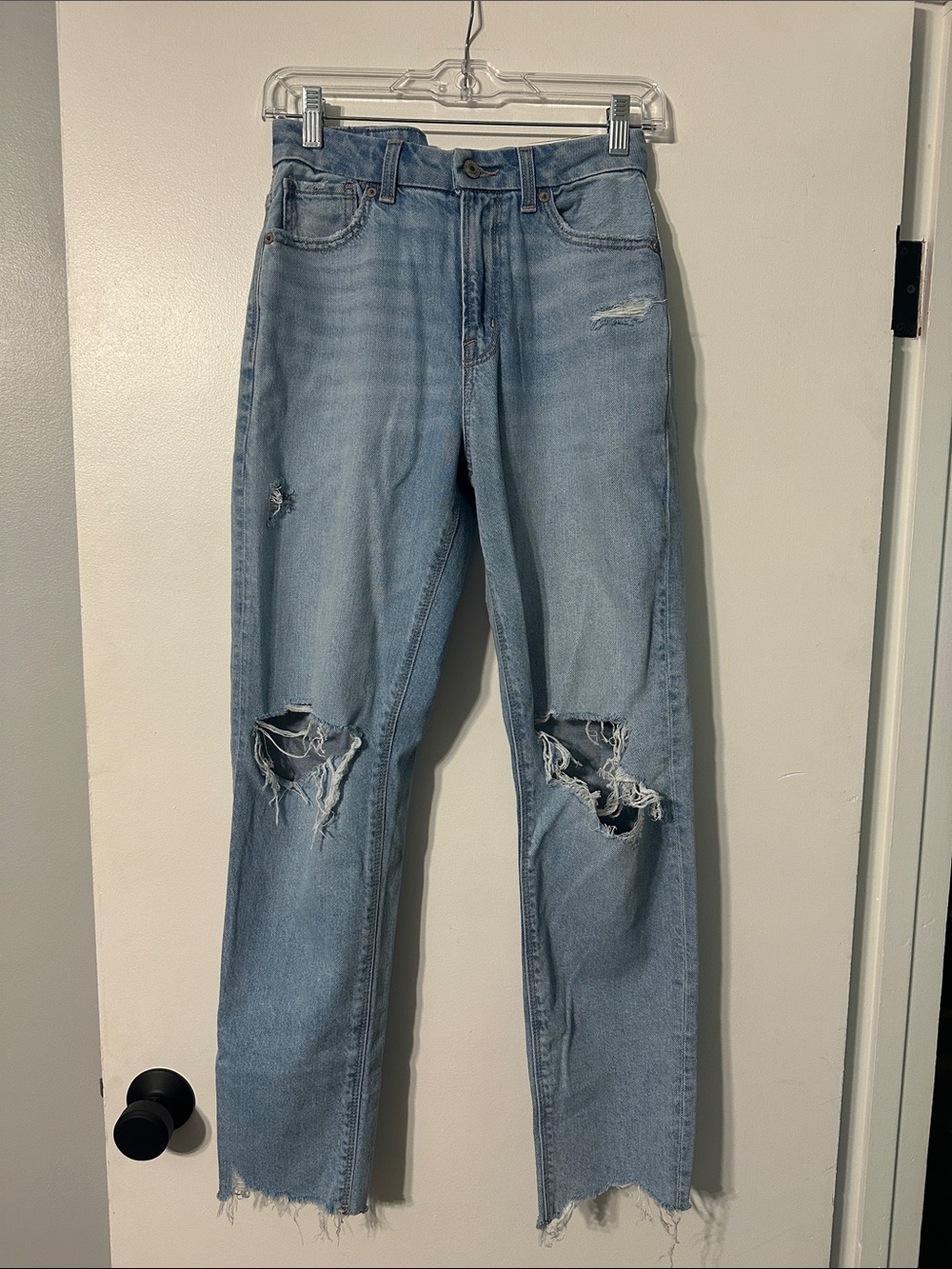 American Eagle Light Wash Strigid Curvy Ripped Mom Jean Women’s 2 Regular